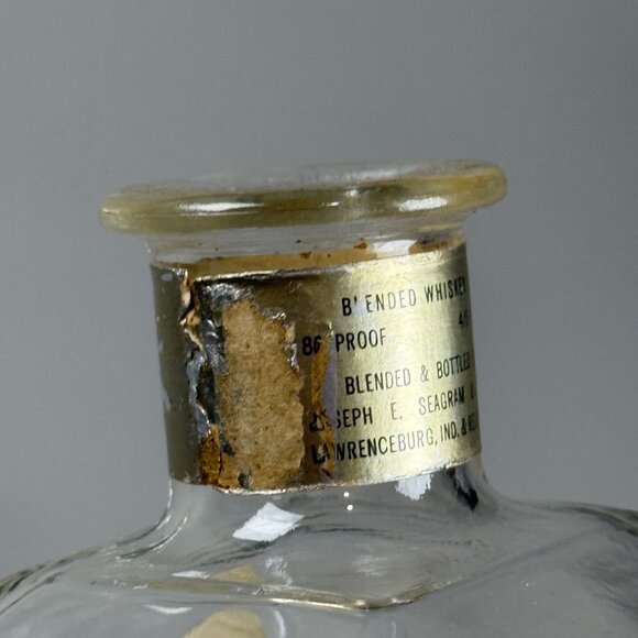 Vintage Seagrams Glass Whiskey Decanter With Stopper & Gold Label - Picture 3 of 8